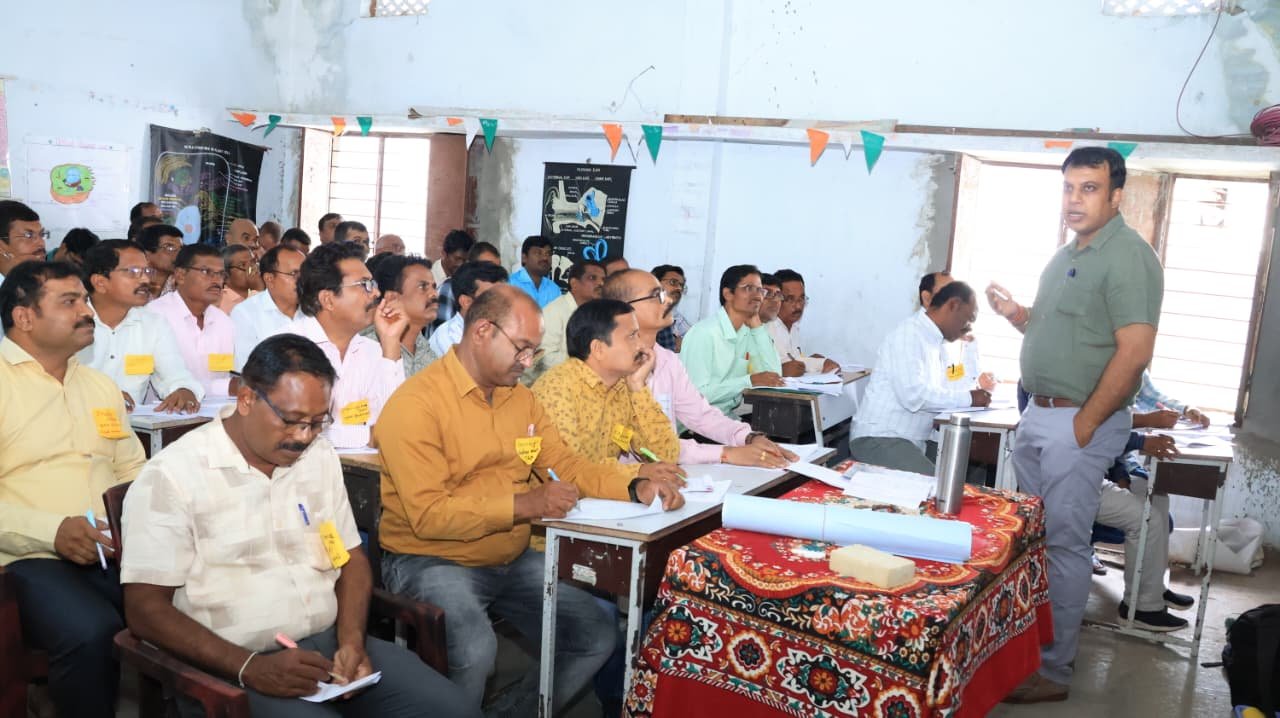విద్యార్థులను ఉన్నత స్థాయిలో నిలబెట్టే బాధ్యత ఉపాధ్యాయులదే  జిల్లా కలెక్టర్ సందీప్ కుమార్ ఝా